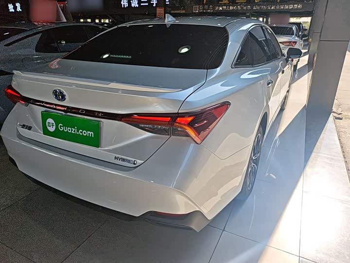 Фото 8 - Toyota Avalon