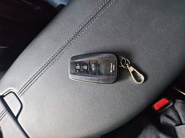 Фото 9 - Toyota Avalon