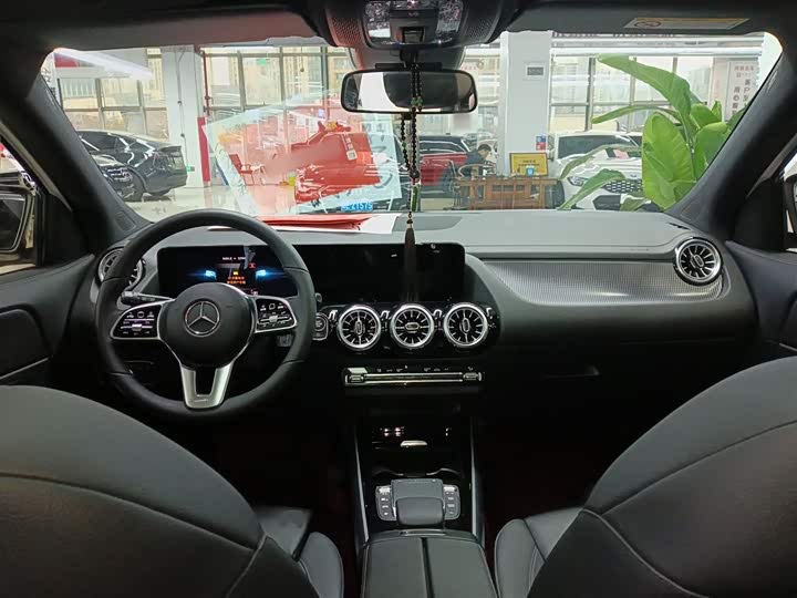 Фото 10 - Mercedes-Benz GLA-Class