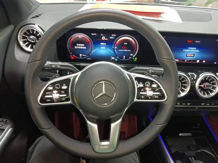 Фото 11 - Mercedes-Benz GLA-Class