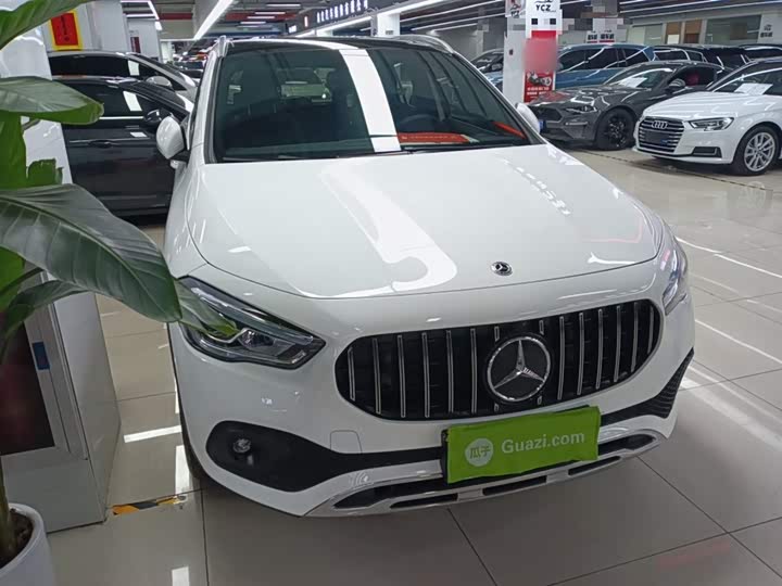 Фото 4 - Mercedes-Benz GLA-Class