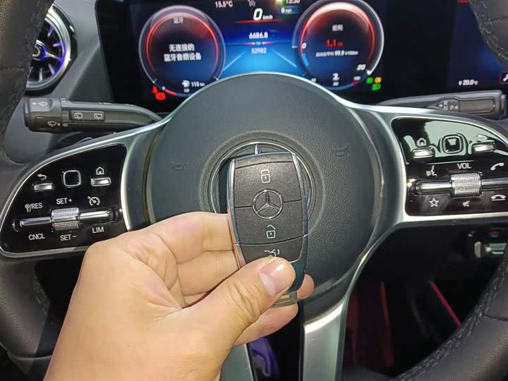 Фото 9 - Mercedes-Benz GLA-Class