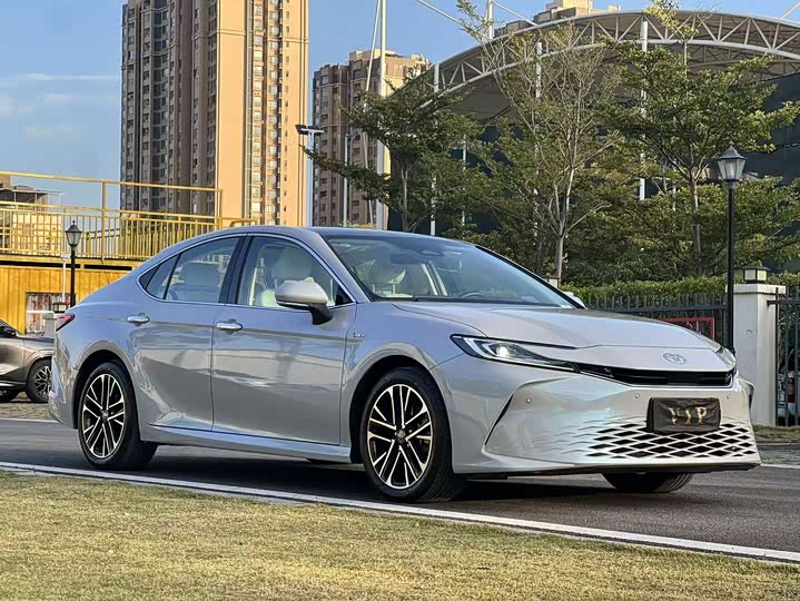 Фото 3 - Toyota Camry