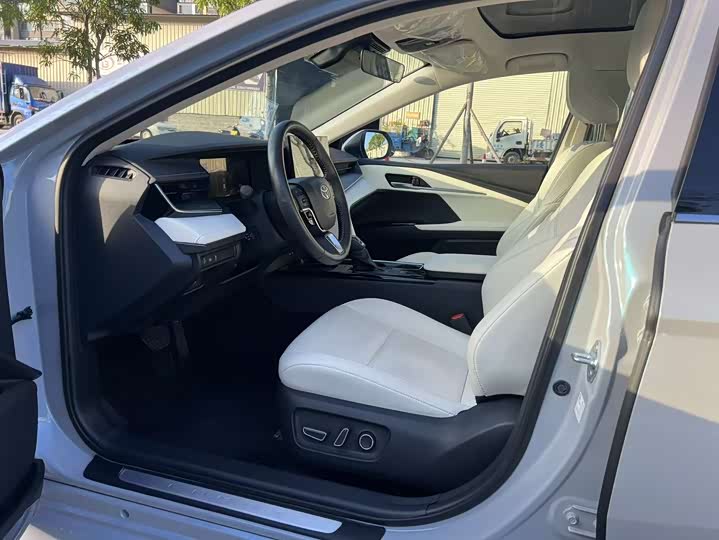 Фото 4 - Toyota Camry