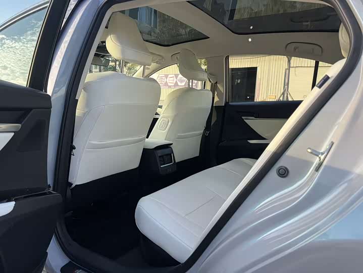 Фото 5 - Toyota Camry