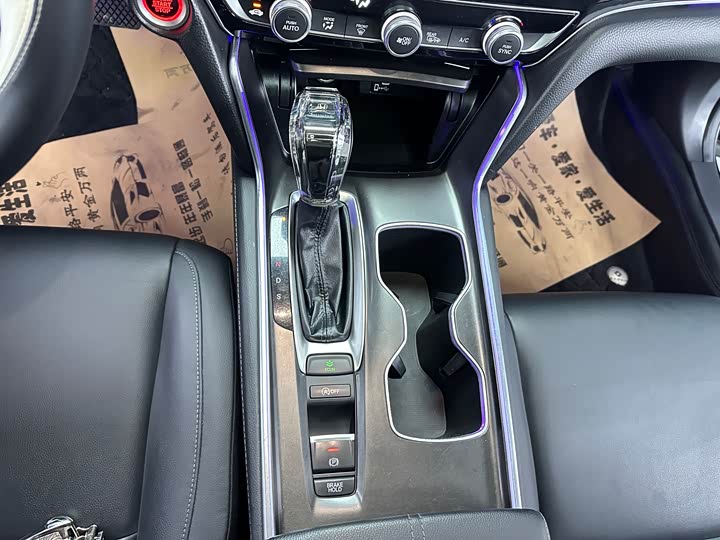 Фото 10 - Honda Accord