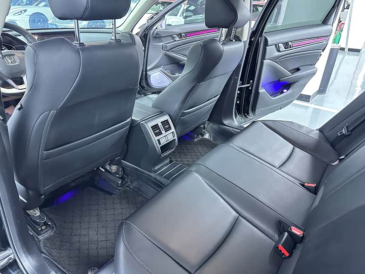 Фото 12 - Honda Accord