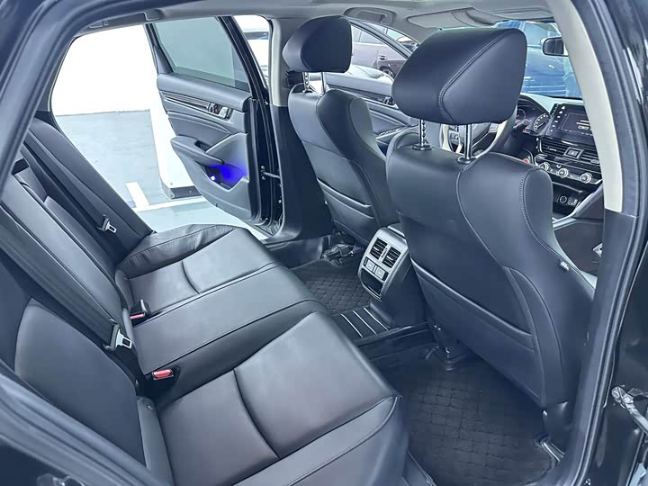 Фото 16 - Honda Accord