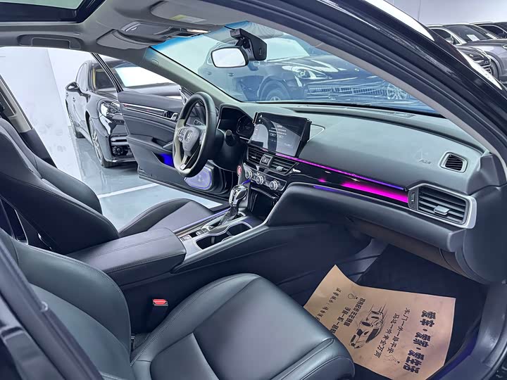 Фото 18 - Honda Accord