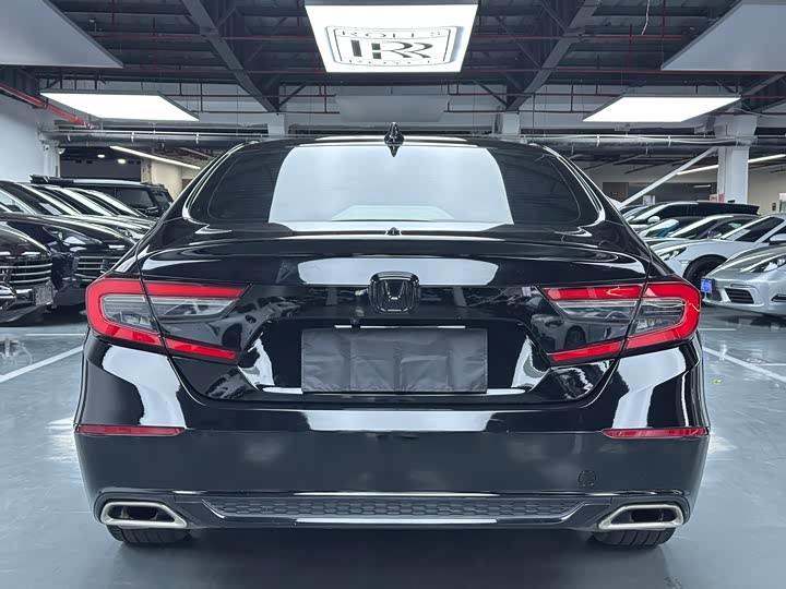 Фото 23 - Honda Accord