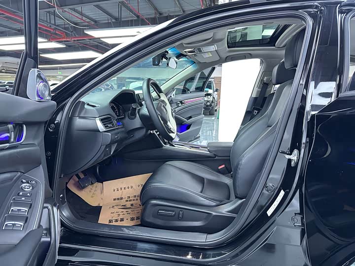 Фото 4 - Honda Accord