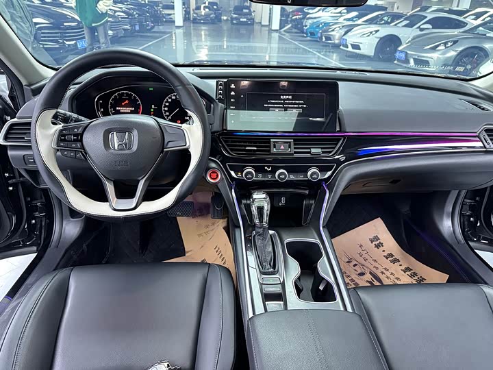 Фото 6 - Honda Accord