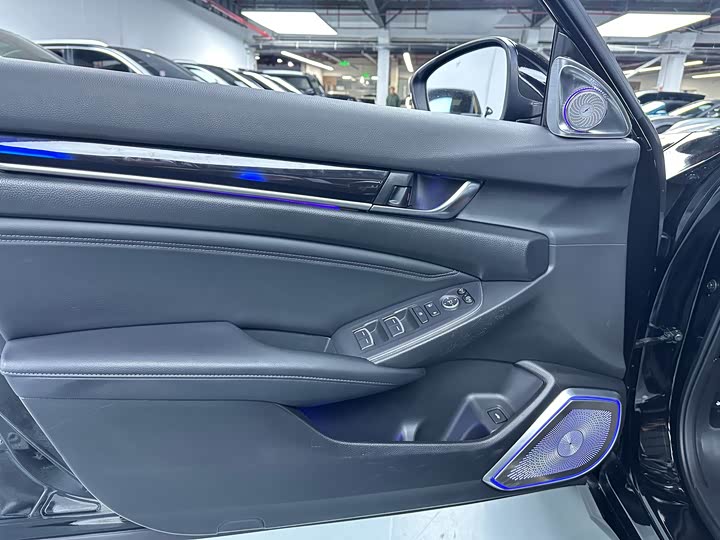 Фото 7 - Honda Accord