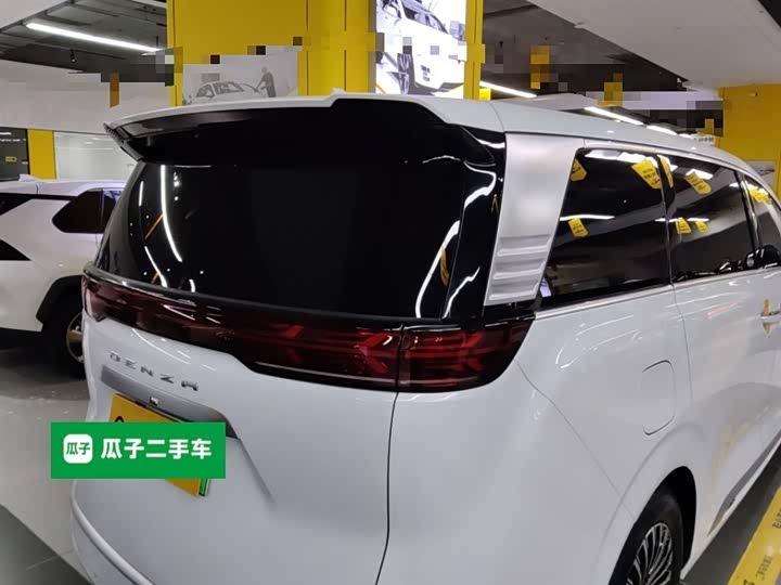 Фото 8 - Denza D9