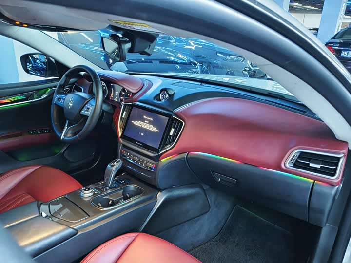 Фото 13 - Maserati Ghibli