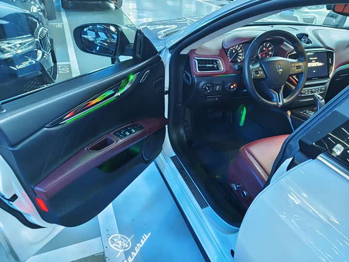 Фото 4 - Maserati Ghibli