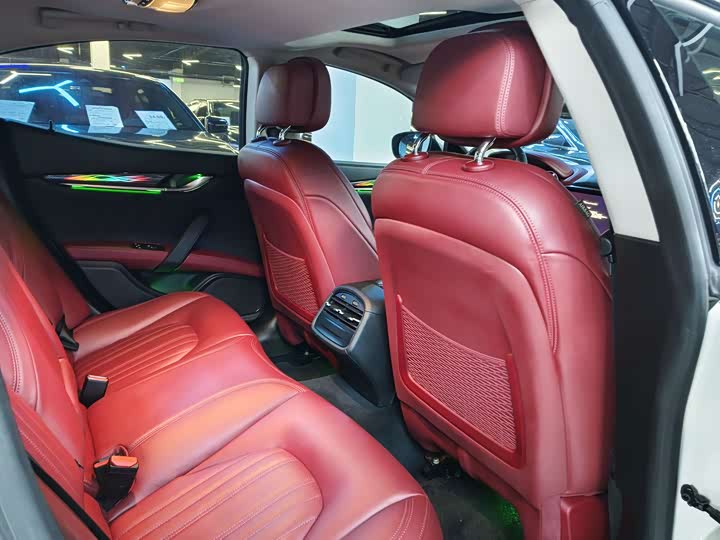 Фото 8 - Maserati Ghibli