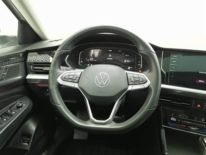 Фото 11 - Volkswagen Passat Hybrid