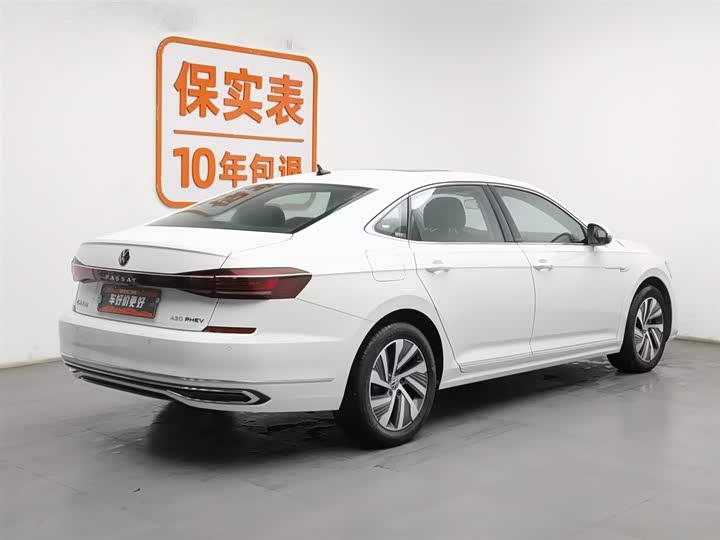 Фото 2 - Volkswagen Passat Hybrid