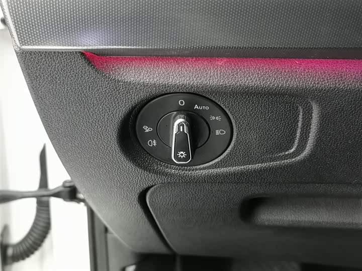 Фото 21 - Volkswagen Passat Hybrid