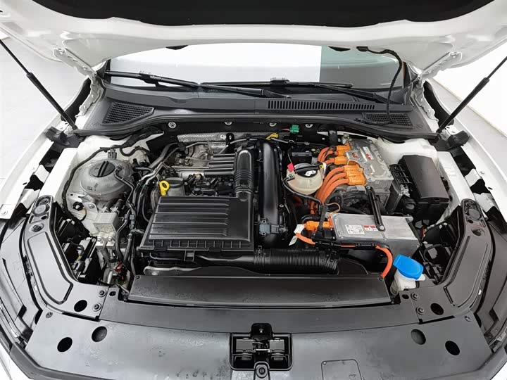 Фото 6 - Volkswagen Passat Hybrid