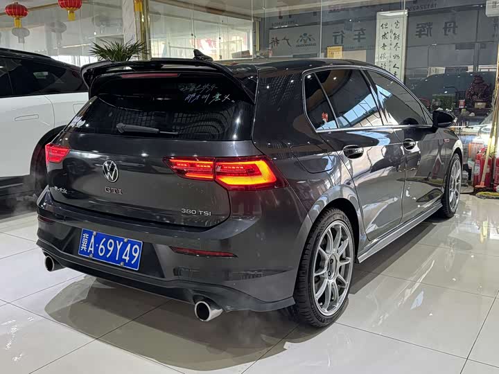 Фото 7 - Volkswagen Golf GTI