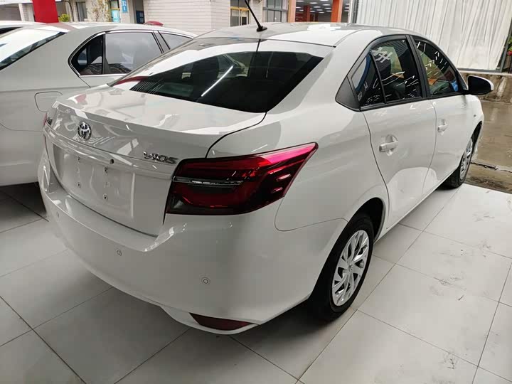 Фото 7 - Toyota Vios