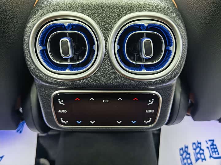 Фото 17 - Mercedes-Benz GLC-Class