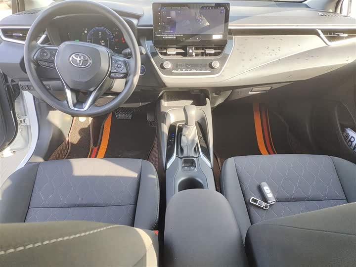 Фото 10 - Toyota Corolla