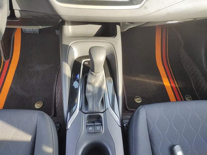 Фото 14 - Toyota Corolla