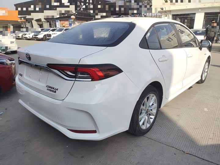 Фото 7 - Toyota Corolla