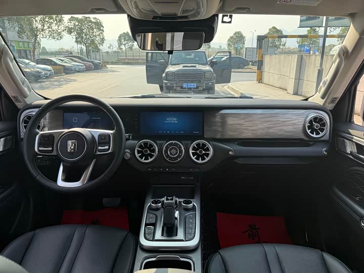 Фото 10 - Tank 300