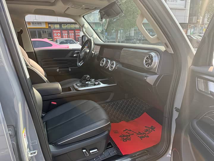 Фото 9 - Tank 300