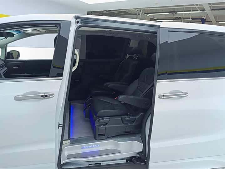 Фото 11 - Honda Odyssey