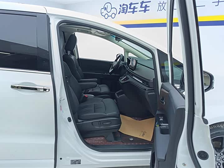 Фото 8 - Honda Odyssey