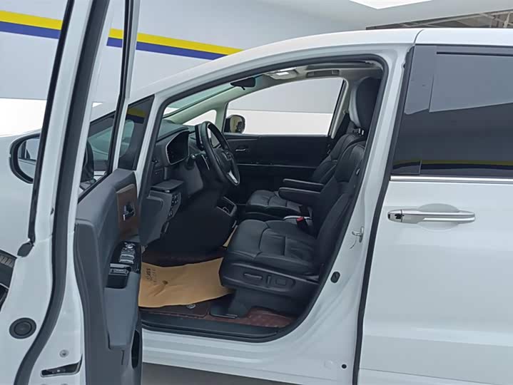 Фото 9 - Honda Odyssey