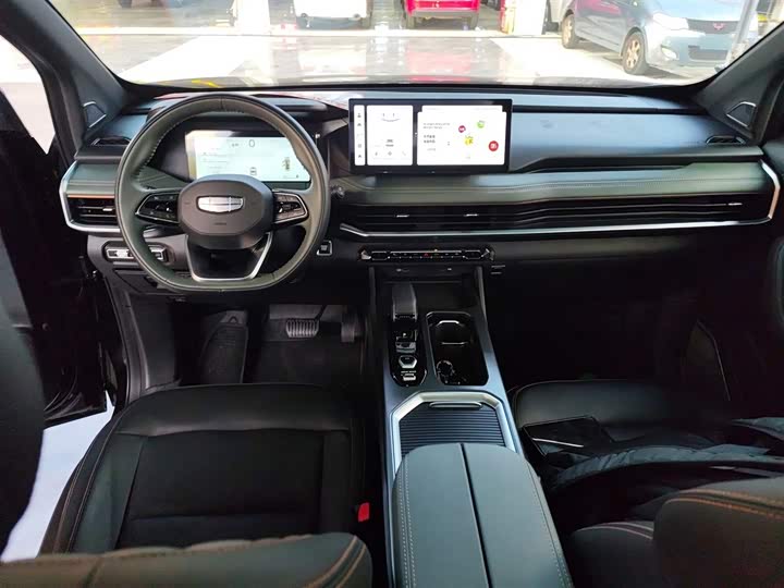 Фото 10 - Geely Okavango L