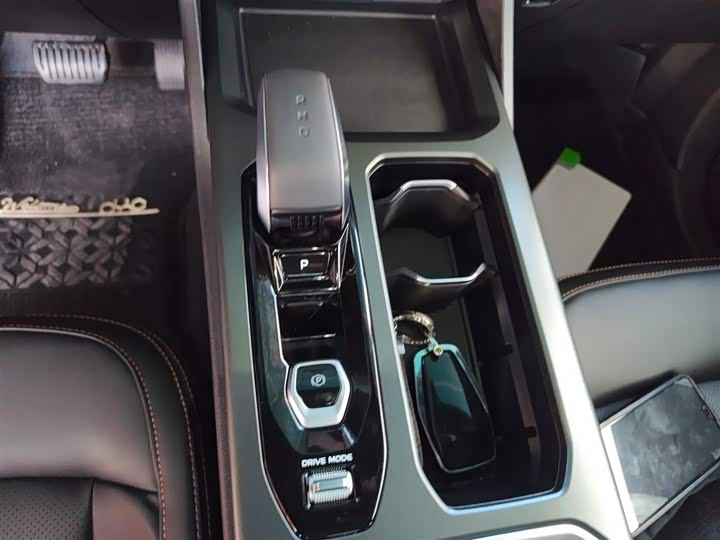 Фото 14 - Geely Okavango L