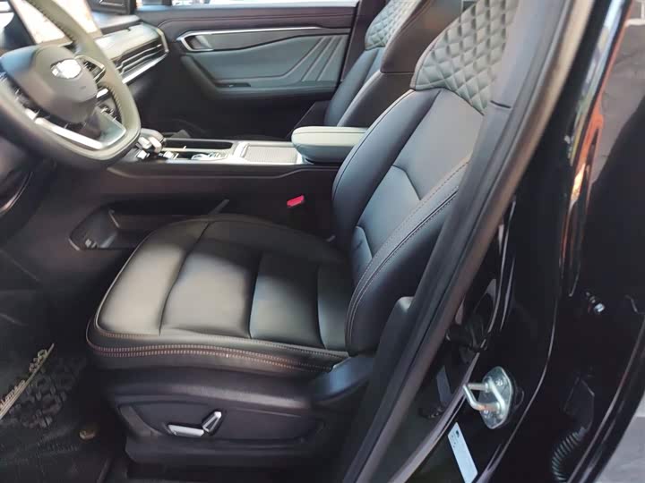 Фото 15 - Geely Okavango L