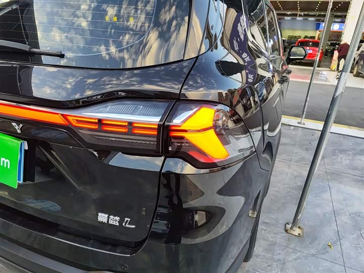 Фото 8 - Geely Okavango L