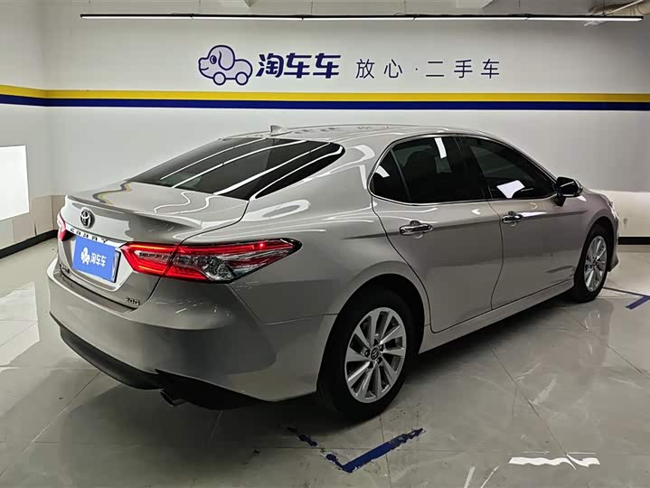 Фото 3 - Toyota Camry