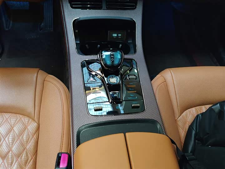 Фото 14 - BYD Han