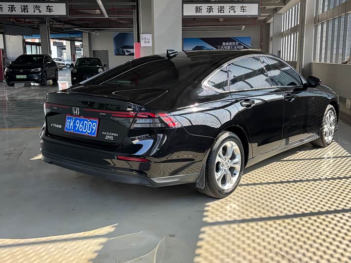 Фото 15 - Honda Accord