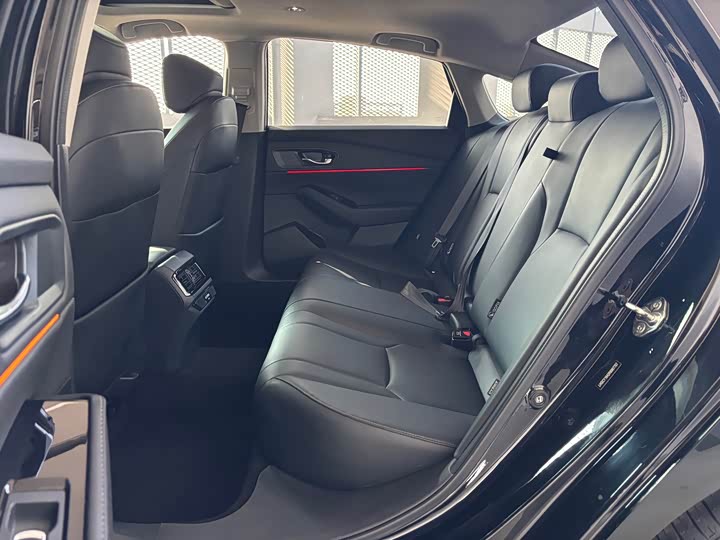 Фото 8 - Honda Accord