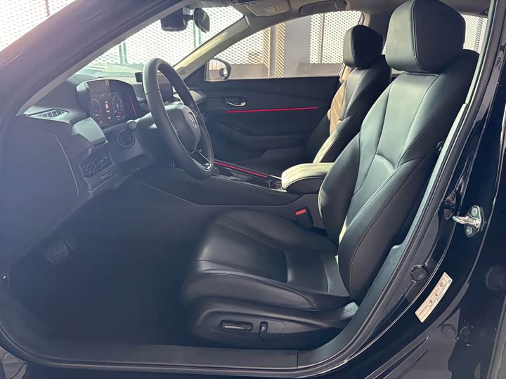 Фото 9 - Honda Accord