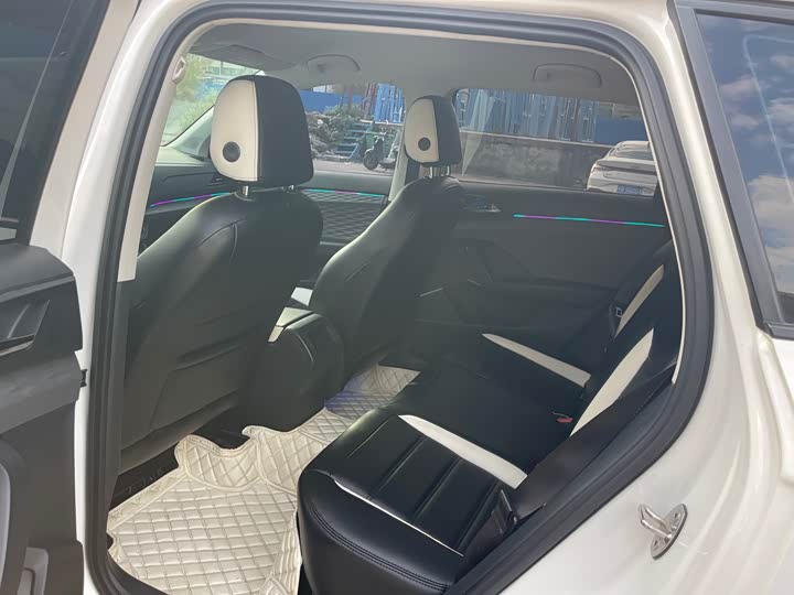 Фото 7 - Volkswagen Tharu