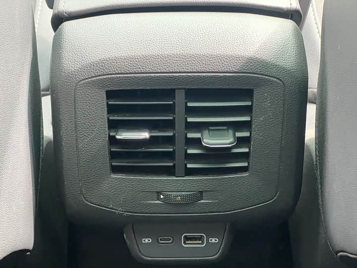 Фото 10 - Volkswagen T-Cross