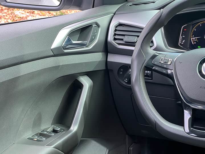 Фото 12 - Volkswagen T-Cross