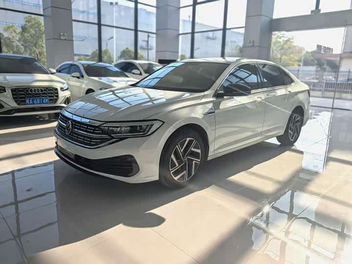 Фото 1 - Volkswagen Sagitar L