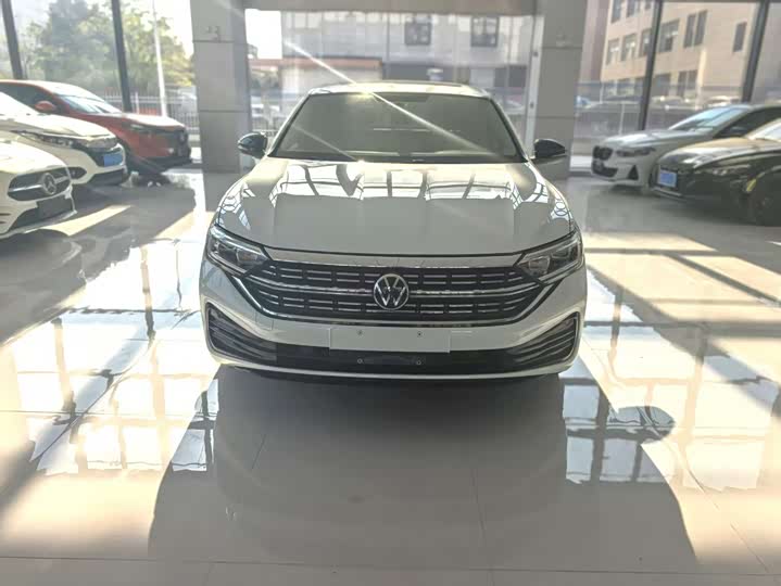 Фото 2 - Volkswagen Sagitar L